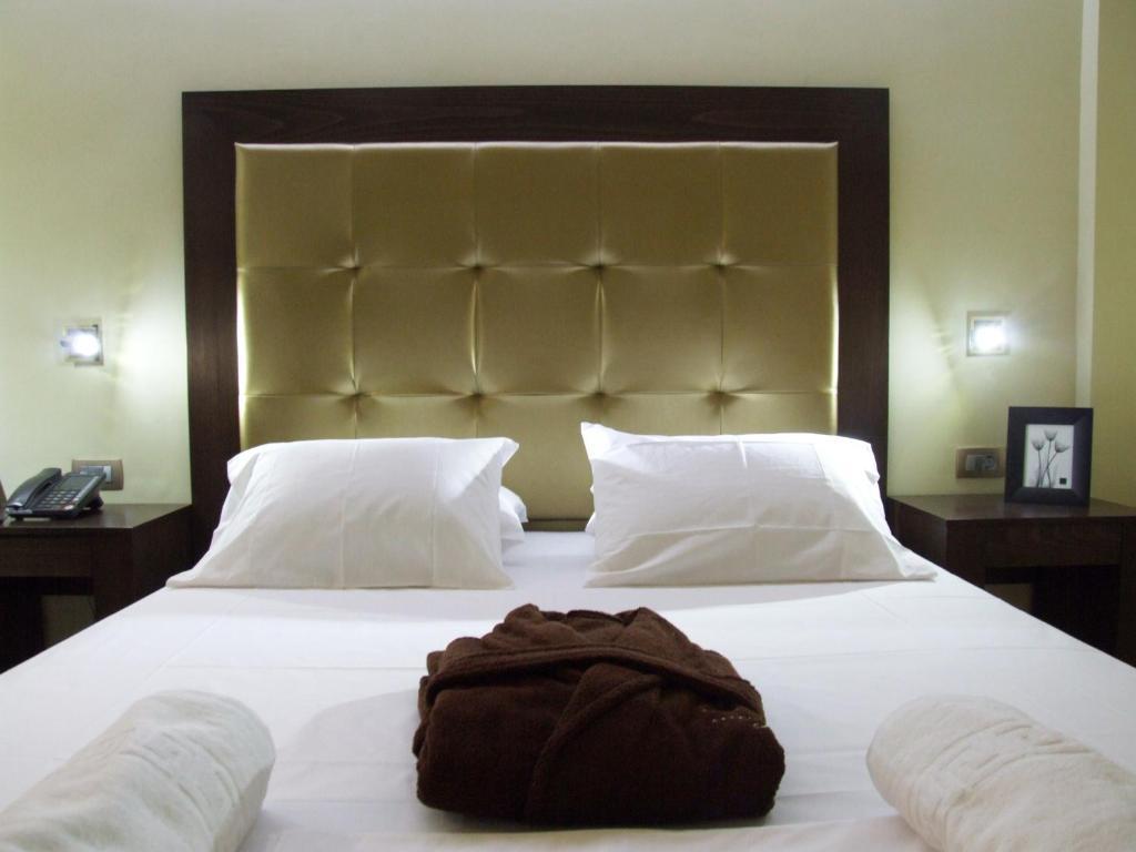 Ellinis Hotel Chrissi Akti Chania Quarto foto